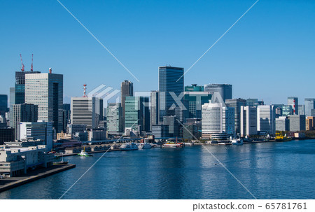 俯瞰汐留等建築物的日本東京城市景觀 65781761