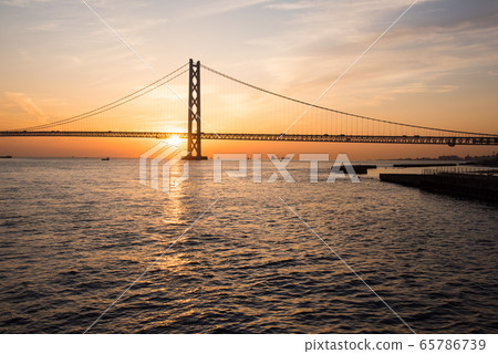 Evening view of the Akashi Kaikyo Bridge Evening view of the Akashi Kaikyo Bridge 65786739