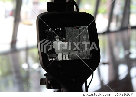 Lovers in infrared camera Lovers in infrared camera 65789167