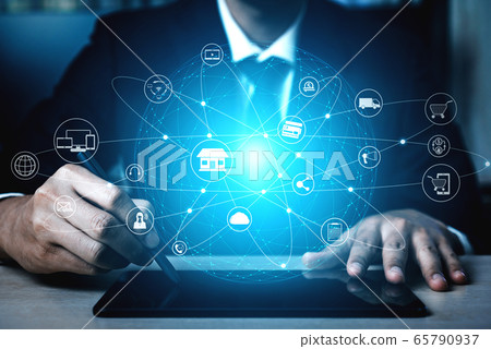 Omni channel technology of online retail business. 65790937