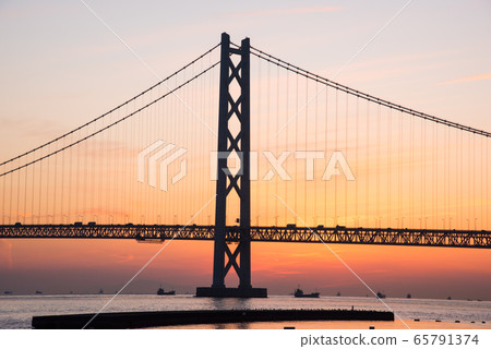 Evening view of the Akashi Kaikyo Bridge Evening view of the Akashi Kaikyo Bridge 65791374