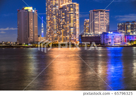 << Tokyo >> The night view of the brilliant Tower Mansion, Toyosu Bay Area << Tokyo >> The night view of the brilliant Tower Mansion, Toyosu Bay Area 65796325
