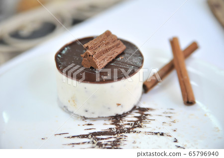 Coffee cake with cinnamon. Coffee desserts. 65796940