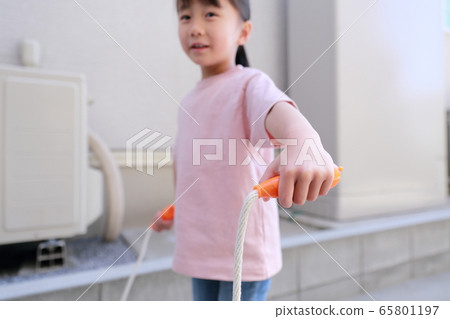 Skipping rope (exercise sport girl girl child parenting childcare play diet infant copy space health) Skipping rope (exercise sport girl girl child parenting childcare play diet infant copy space health) 65801197