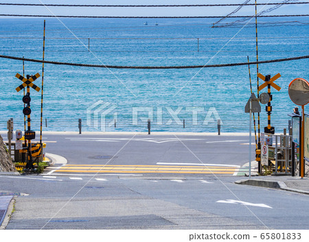 Shonan Shichirigahama and Enoden Railroad Crossing 65801833