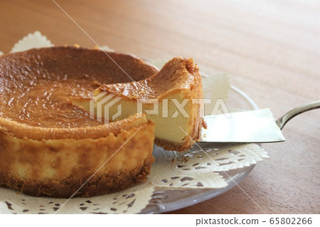 Baked cheesecake homemade 65802266
