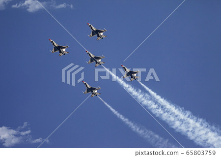 Air Show 65803759
