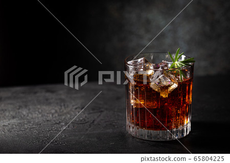 Glass of cola with ice 65804225