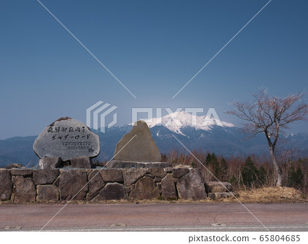 飛ida Ontake Naoko Boulder Road石碑和Norikura山。 65804685