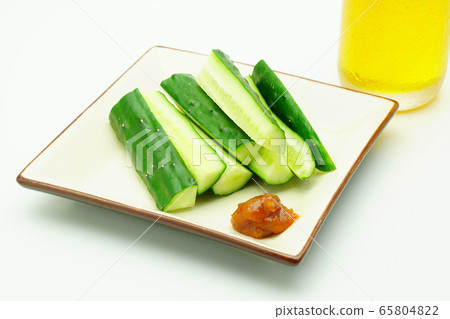 Mule and beer 65804822