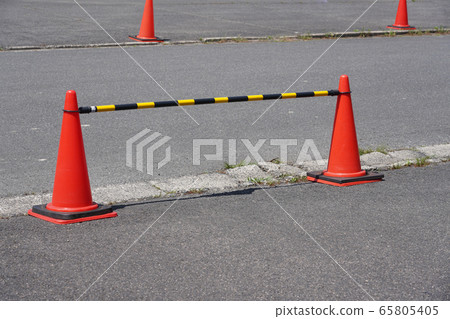 No entry cones No entry parking No parking No entry cones No entry parking No parking 65805405