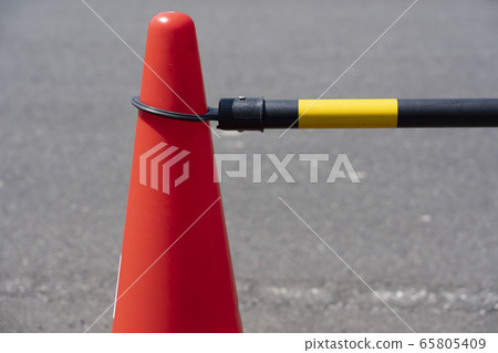 No entry cones No entry parking No parking 65805409