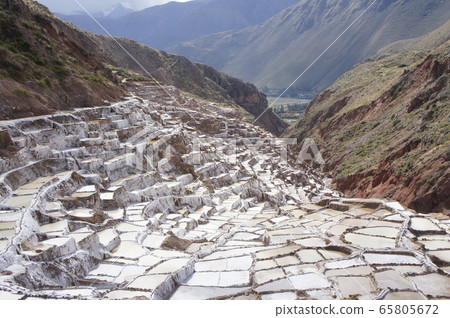 Maras Shiota Peru 65805672