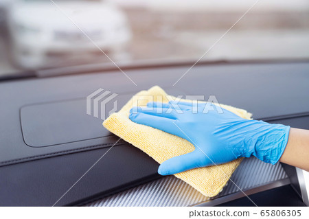 Staff is cleaning in the car Staff is cleaning in the car 65806305