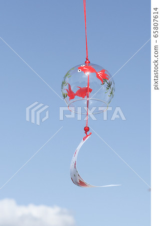 藍天和金魚風鈴 65807614