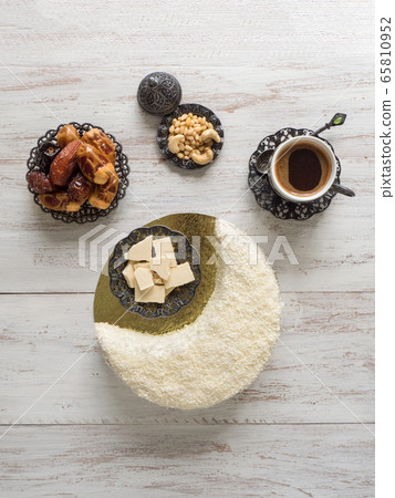 Biscuit cake sprinkled with white chocolate  65810952