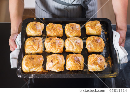 Oven baked traditional uzbek samsa with meat Oven baked traditional uzbek samsa with meat 65811514