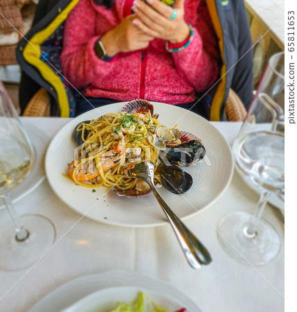 Selective focus of seafood pasta, mediterranean food 65811653