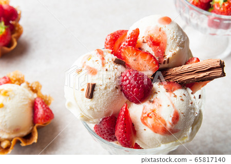 Vanilla Ice Cream 65817140