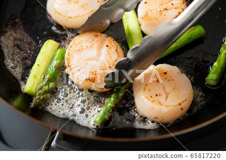 炒扇貝和蘆筍 炒扇貝和蘆筍 65817220