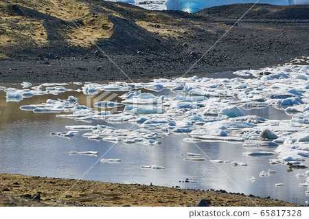 Glacial lake in Iceland Glacial lake in Iceland 65817328