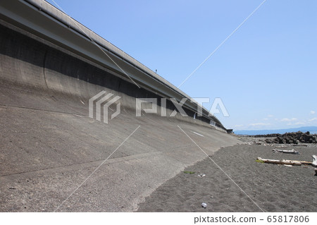 Breakwater in Suruga Bay Breakwater in Suruga Bay 65817806