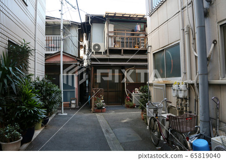 Alley Alley 65819040