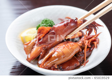 Soft-boiled squid 65819329