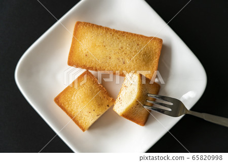 Financier Western confectionery black background 65820998