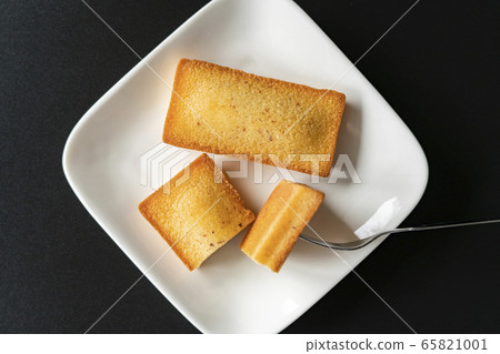 Financier Western confectionery black background 65821001