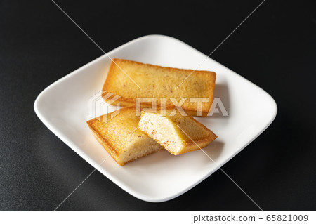 Financier Western confectionery black background Financier Western confectionery black background 65821009