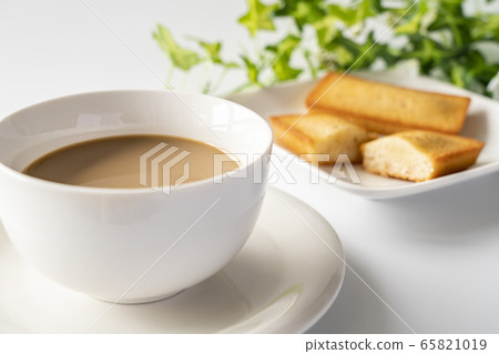 Financier Western confectionery cafe latte white background Financier Western confectionery cafe latte white background 65821019