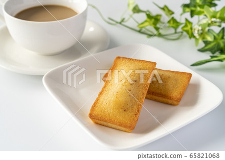 Financier Western confectionery cafe latte white background 65821068