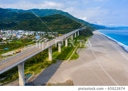 Tailun Jinlun Bridge, Taitung, Taiwan Tailun Jinlun Bridge, Taitung, Taiwan 65822674