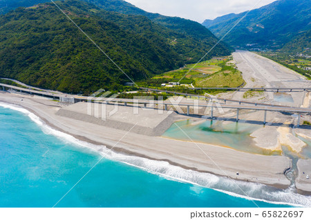 Tailun Jinlun Bridge, Taitung, Taiwan Tailun Jinlun Bridge, Taitung, Taiwan 65822697