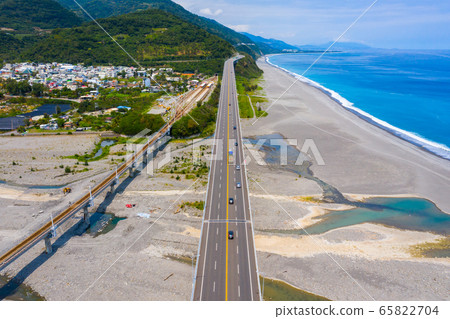 Tailun Jinlun Bridge, Taitung, Taiwan Tailun Jinlun Bridge, Taitung, Taiwan 65822704