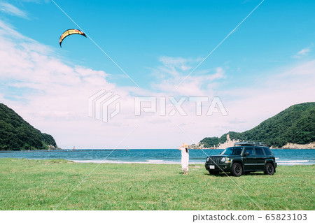 開車海藍色的天空 65823103