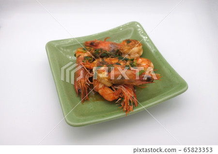 Fried shrimp with garlic on white background Fried shrimp with garlic on white background 65823353