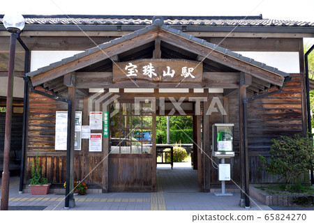 JR Hitahikoyama Line Hojuzan Station, a station with a home on the prefectural border between Fukuoka and Oita prefectures, which has been suspended since July 2017 JR Hitahikoyama Line Hojuzan Station, a station with a home on the prefectural border between Fukuoka and Oita prefectures, which has been suspended since July 2017 65824270