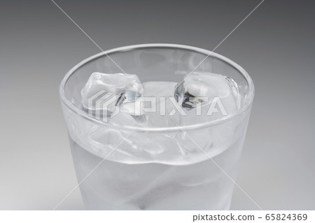 燒酒在岩石上 燒酒在岩石上 65824369