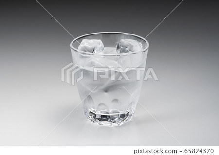 燒酒在岩石上 燒酒在岩石上 65824370