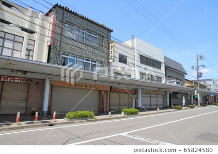 Shutter street of regional city 65824580