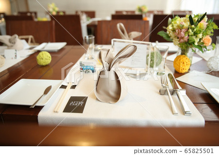 Wedding table make-up Wedding table make-up 65825501