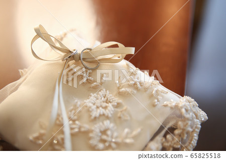 wedding ring wedding ring 65825518