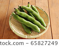 Broad beans 65827249