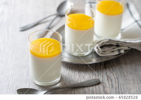 Panna cotta 65828528