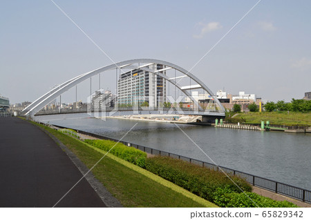 Ad田川，豐島橋和S田川階地的橋樑，從足立區一側向北看 65829342