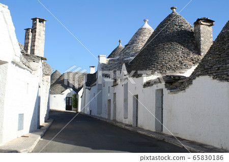 陽光明媚的阿爾貝羅貝洛世界遺產意大利 65830186