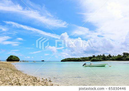Kawahira Bay of Okinawa Ishigakijima 65830446
