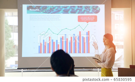 Seminar Lecturer Seminar Lecturer 65830595